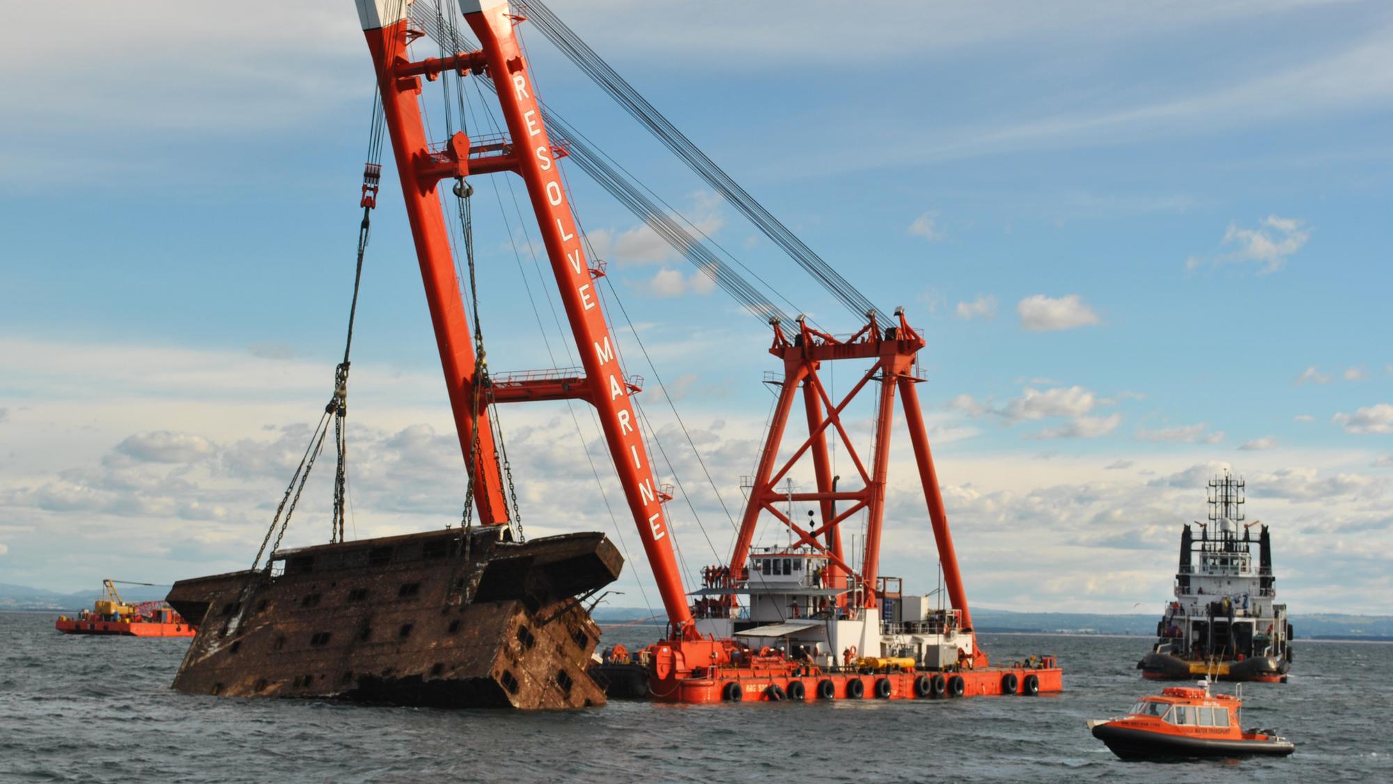 Heavy lift crane RMG 500 at work